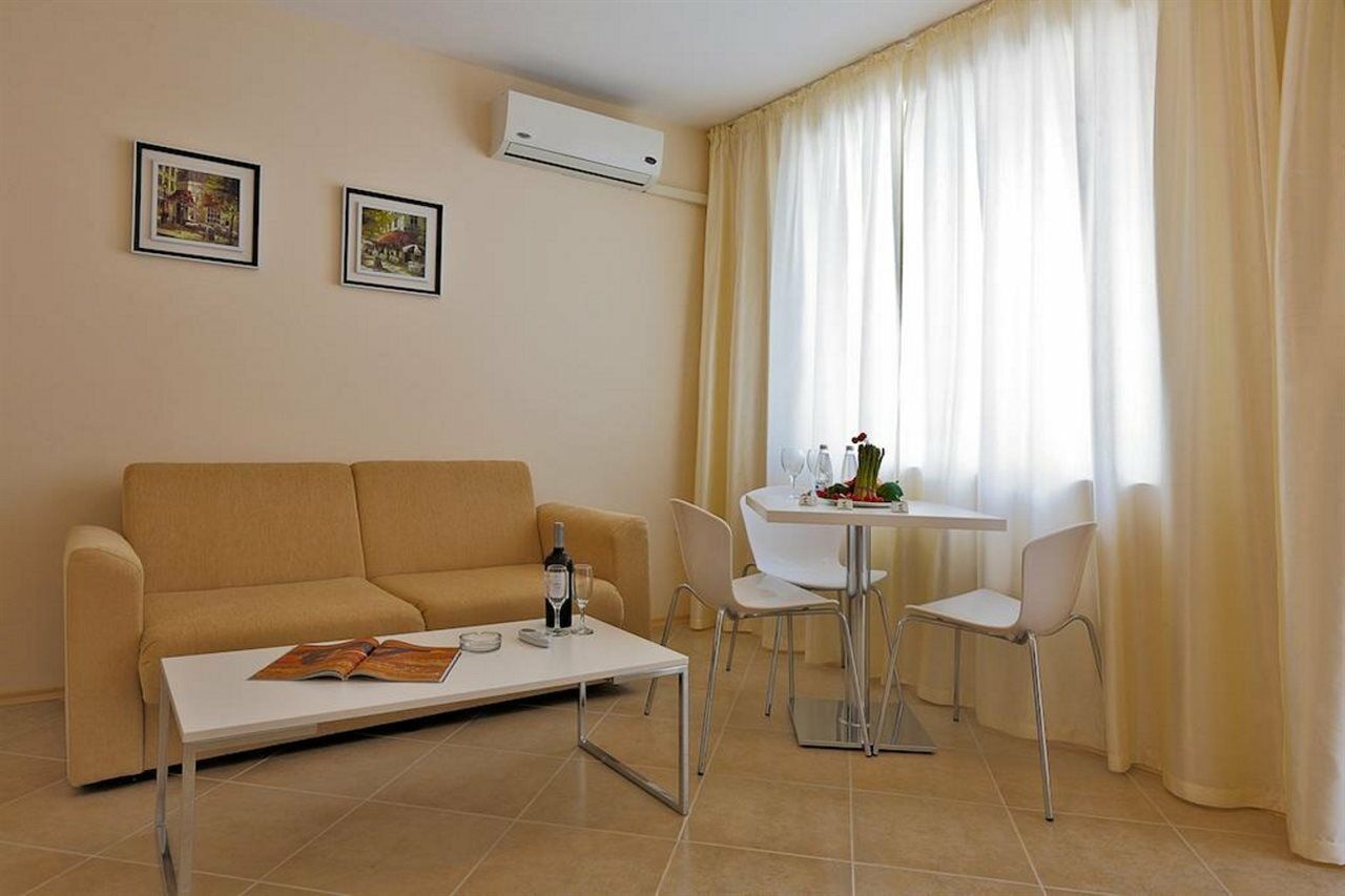 Emberli Aparthotel Lozenets Exterior photo